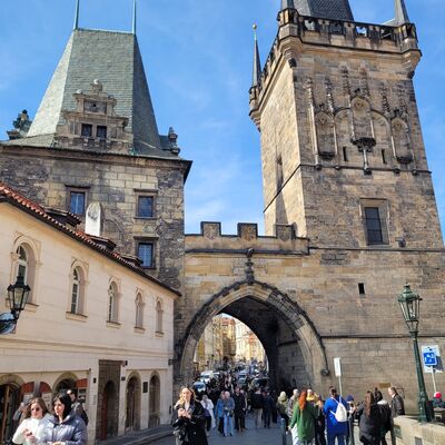 Bild vergr&ouml;&szlig;ern: Foto: Ein altes Gebäude mit Turm.