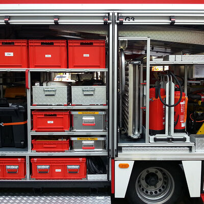 Bild vergr&ouml;&szlig;ern: Vorausrüstwagen Beladung rechte Seite