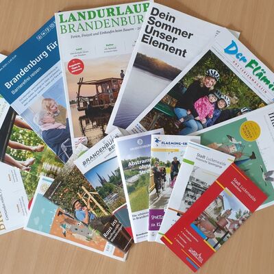 Foto Broschüren-Auswahl in der Touristinformation 