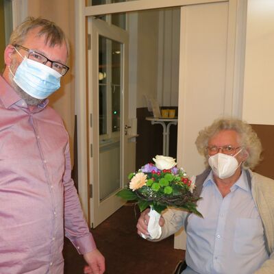 Glückwünsche für den neuen Senioren- und Behindertenbeauftragten, Hartmut Schulze (rechts im Bild)