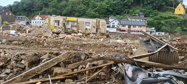 Bild vergr&ouml;&szlig;ern: Foto: Eine zerstörte Stadt.