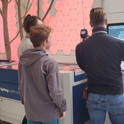 Einführung in den Lasercutter in der Hochschulpräsenzstelle im Gewerbehof
