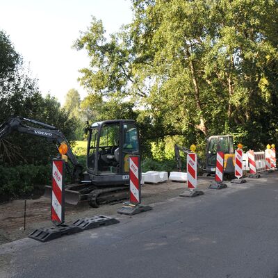 Foto: Eine Baustelle am Straßenrand.