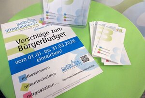 Bild vergr&ouml;&szlig;ern: BürgerBudget Plakat und Informationsmaterial im Rathausfoyer