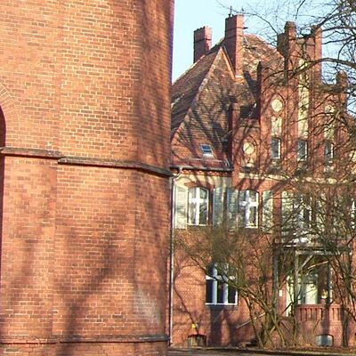 Jugendhaus der evangelischen Kirchengemeinde, Zinnaer Straße 52 b