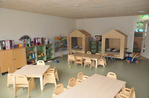 Bild vergr&ouml;&szlig;ern: Foto: Ein Kita-Raum mit Kindermöbeln und Spielsachen.