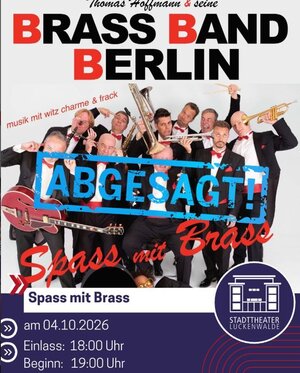 Bild vergr&ouml;&szlig;ern: Foto: Der Schriftzug "Abgesagt!" über einem Veranstaltungsplakat.